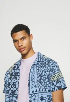 YOURTURN UNISEX - T-shirt basique Prix Aimable t shirt Col rond all -Vêtements Boutique 02931fbfd6b2450b9a75b369fbcc3780