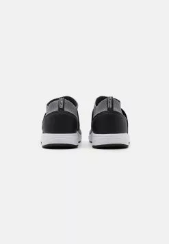 YOURTURN Prix Favorable UNISEX - Baskets basses low shoe Rond all 10 YOURTURN Prix Favorable UNISEX - Baskets basses low shoe Rond all -Vêtements Boutique 0868a836b67649a7979db5b6c6d6f91d