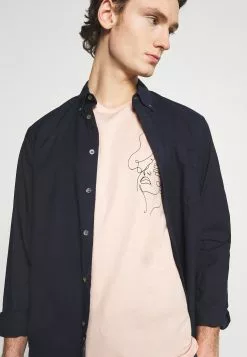 YOURTURN UNISEX - T-shirt imprimé Soldes t shirt Col rond all -Vêtements Boutique 08731beee8b2427ba30c4fbb9e8dd130