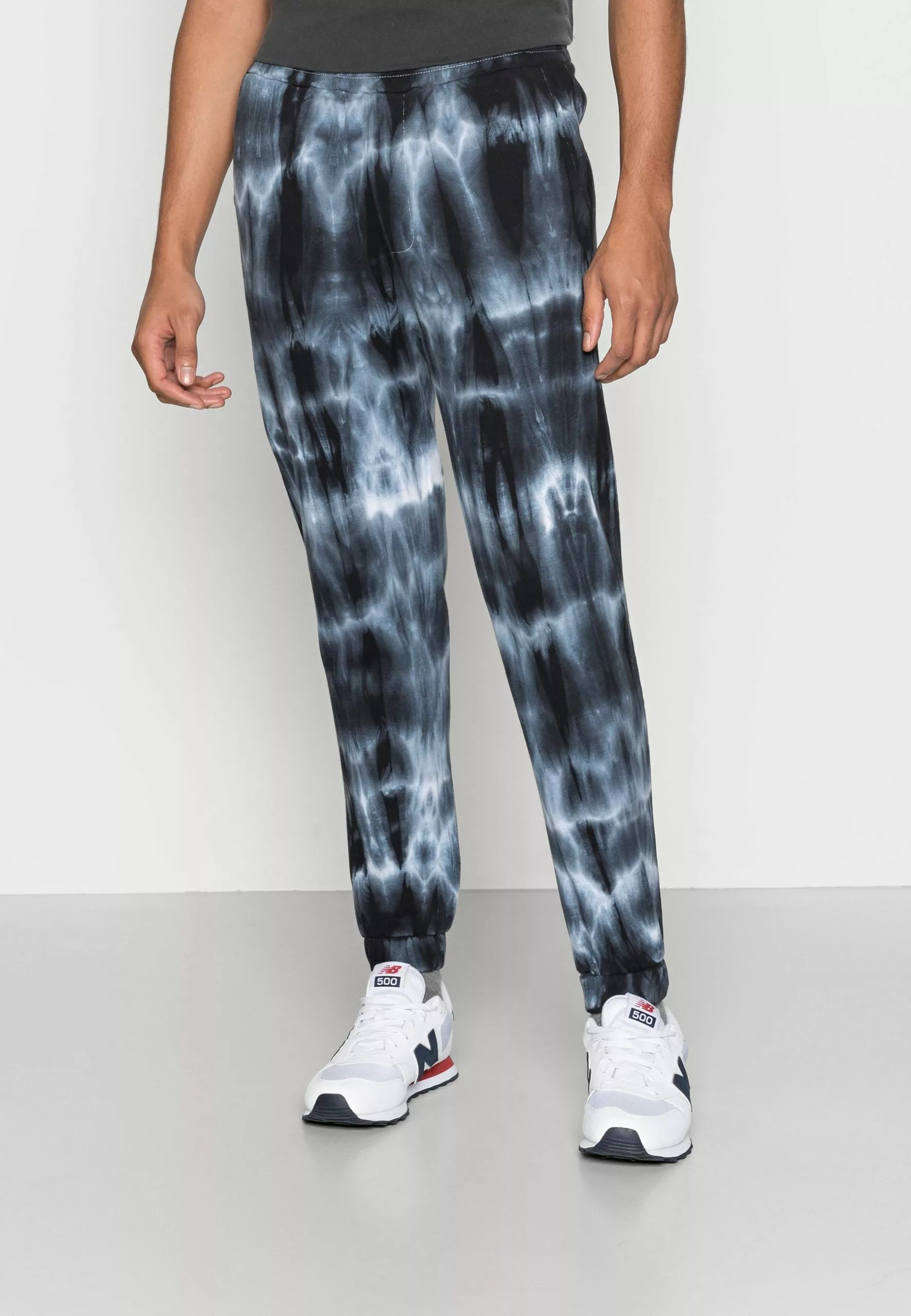Meilleure qualité YOURTURN MONOCHROME TIE DYE JOGGER UNISEX - Pantalon de survêtement trouser Haute all 3 Meilleure qualité YOURTURN MONOCHROME TIE DYE JOGGER UNISEX - Pantalon de survêtement trouser Haute all