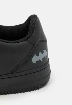 Prix Équitable YOURTURN BATMAN UNISEX - Baskets basses sneaker Rond all -Vêtements Boutique 10ff1bd7f6f24a339b85410b0f9ed5b8