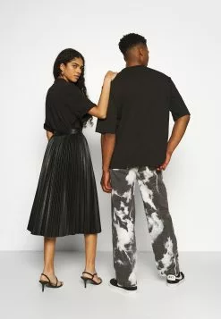 En promotion YOURTURN UNISEX - T-shirt basique t shirt Col rond all -Vêtements Boutique 14ab798716094bdd88c3b7a92fcd006b