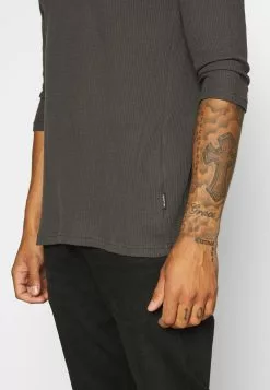 YOURTURN Prix d’Amis UNISEX - T-shirt à manches longues pullover Col rond all 12 YOURTURN Prix d’Amis UNISEX - T-shirt à manches longues pullover Col rond all -Vêtements Boutique 1d50810c536945baaaee312a92594950