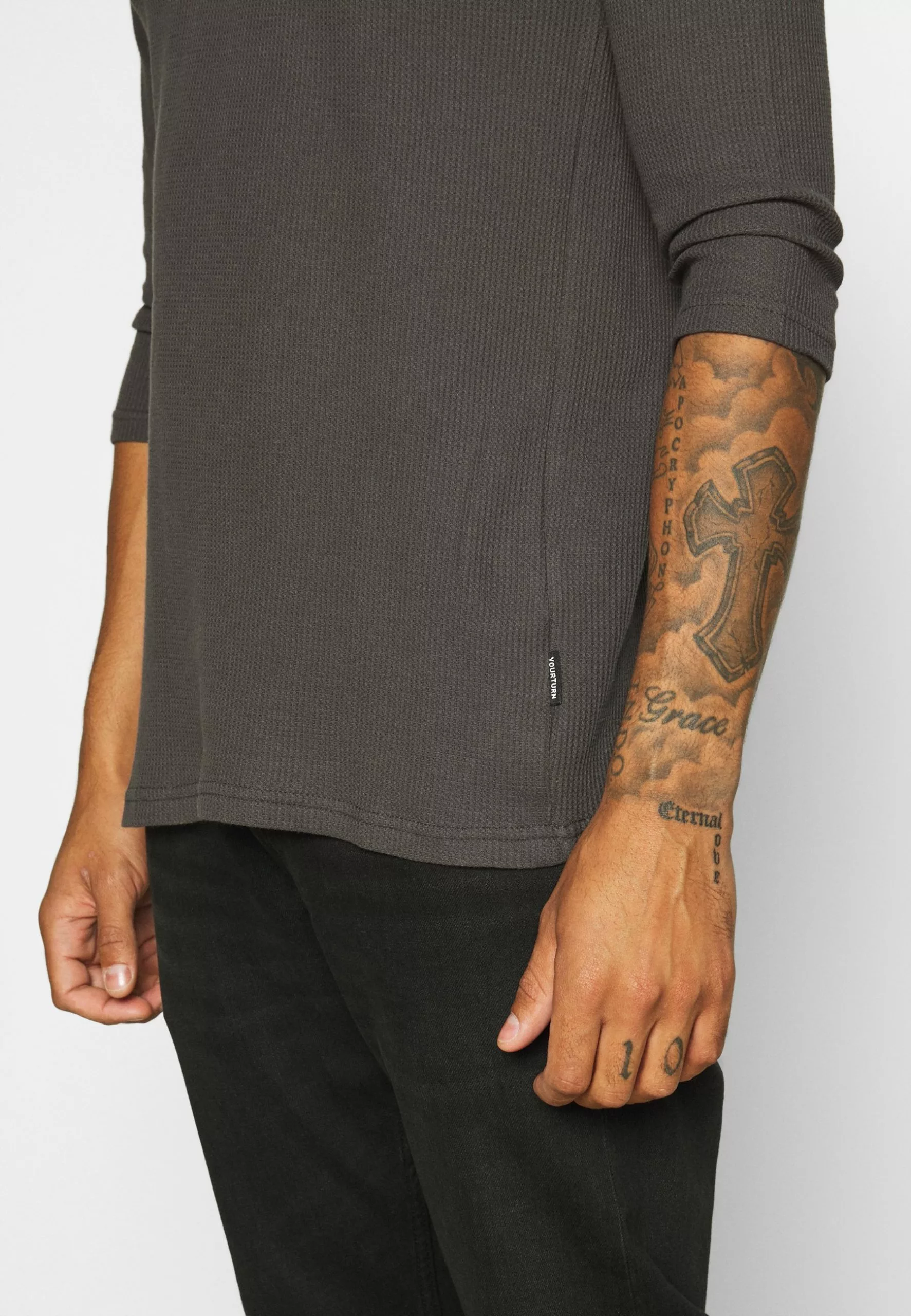 YOURTURN Prix d’Amis UNISEX - T-shirt à manches longues pullover Col rond all 6 YOURTURN Prix d’Amis UNISEX - T-shirt à manches longues pullover Col rond all – Image 4