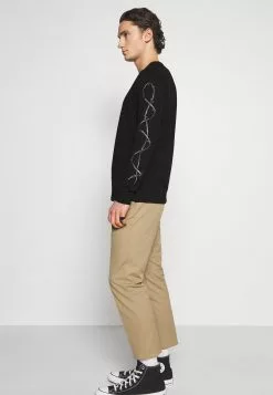 YOURTURN UNISEX - T-shirt à manches longues Prix Ourlé t shirt Col rond all -Vêtements Boutique 214edc575ec7470489439321b3a14c83