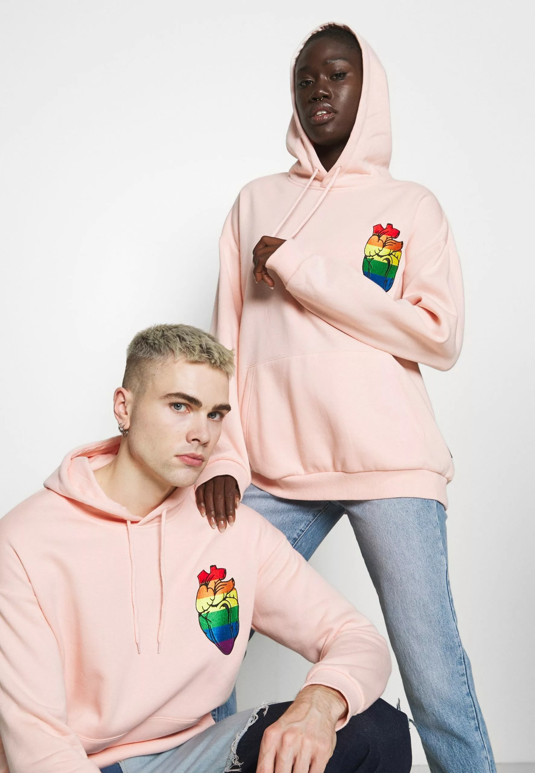 YOURTURN Meilleur Prix Garanti RAINBOW HEART HOODIE PRIDE UNISEX - Sweat à capuche pullover Capuche all 6 YOURTURN Meilleur Prix Garanti RAINBOW HEART HOODIE PRIDE UNISEX - Sweat à capuche pullover Capuche all – Image 4