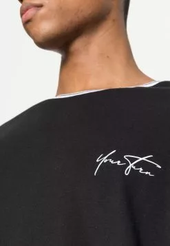 YOURTURN Soldes En Ligne BIG OLD SCHOOL - T-shirt imprimé t shirt Col rond all -Vêtements Boutique 2f25e18a33f14116a894e11cec6c1fb0