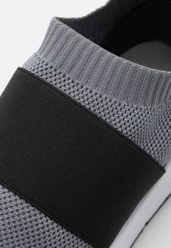 YOURTURN Prix Favorable UNISEX - Baskets basses low shoe Rond all 13 YOURTURN Prix Favorable UNISEX - Baskets basses low shoe Rond all -Vêtements Boutique 33549b4e0dfd410c818bc868647de38b