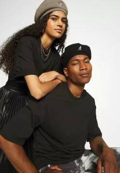 En promotion YOURTURN UNISEX - T-shirt basique t shirt Col rond all -Vêtements Boutique 65508ec4dc624b5291d292591ec0f10a