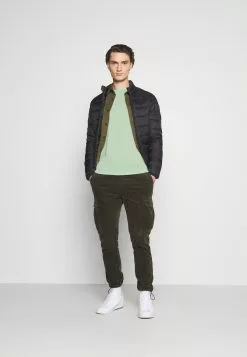 YOURTURN Bas Prix UNISEX - T-shirt imprimé t shirt Col rond all -Vêtements Boutique 78d719b178ae4eef8dae156bd98a3743