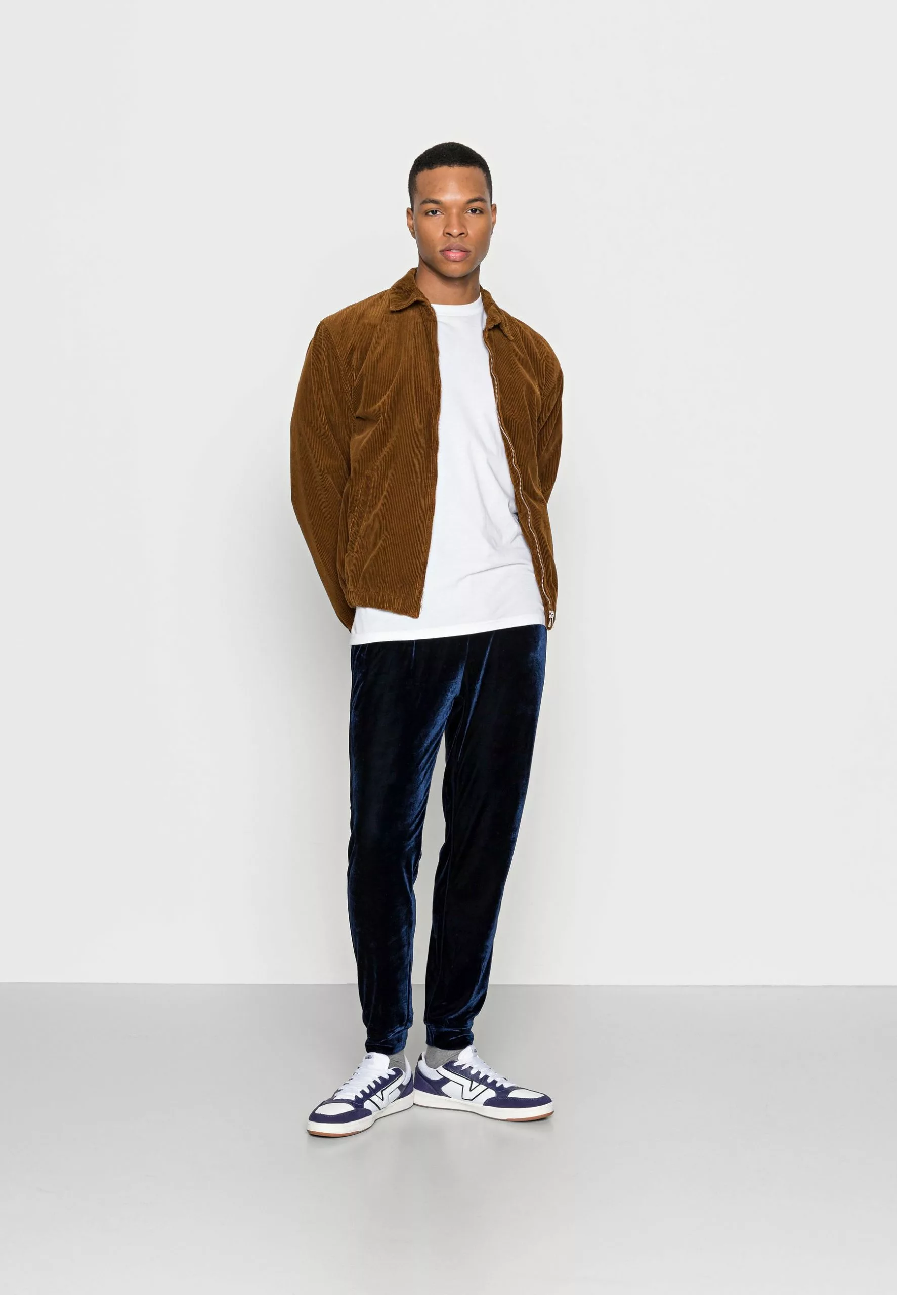 Prix Incroyables YOURTURN FESTIVE JOGGER UNISEX - Pantalon de survêtement trouser Haute all 4 Prix Incroyables YOURTURN FESTIVE JOGGER UNISEX - Pantalon de survêtement trouser Haute all – Image 2