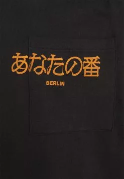 YOURTURN POCKET - T-shirt imprimé Authentique 100% t shirt Col rond all -Vêtements Boutique 85ce2c84fa9541c4b0042ee4bbc363e9