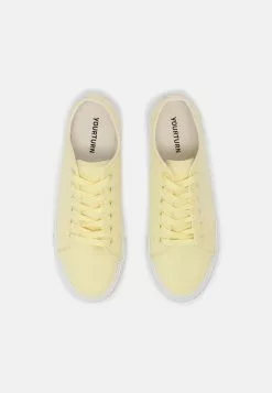 YOURTURN UNISEX - Baskets basses - yellow Prix Préférentiel sneaker Rond all -Vêtements Boutique 8c4b2bdd7ce24faeb2959be11a48682b