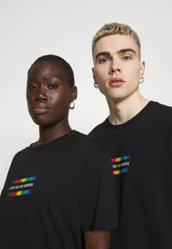 YOURTURN PRIDE UNISEX - T-shirt imprimé Rabais t shirt Col rond all -Vêtements Boutique 9b6c48f8d78944bebbe2edc2e43ecf87