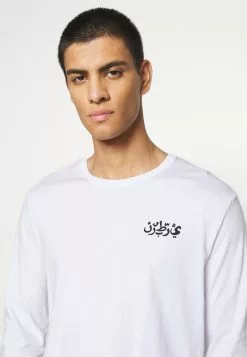 YOURTURN T-shirt à manches longues Prix De Rêve t shirt Col rond women -Vêtements Boutique a45e52ac25ef4600a4112efb4ff78283