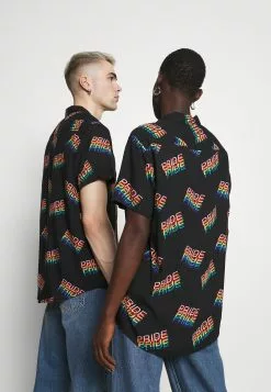 YOURTURN Prix Réduit PRIDE UNISEX - Chemise shirt Col revers all -Vêtements Boutique a94914311e0f41268e804b531b420222
