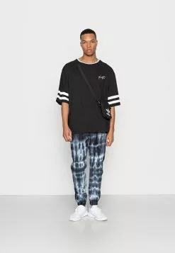 YOURTURN Soldes En Ligne BIG OLD SCHOOL - T-shirt imprimé t shirt Col rond all -Vêtements Boutique ad97c9e718164e1fb5c41d88353613fd