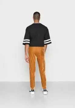 Prix Abordable YOURTURN FESTIVE JOGGER - Pantalon de survêtement trouser Haute all -Vêtements Boutique af26f406eeba40fba4880c6d426b3cf9