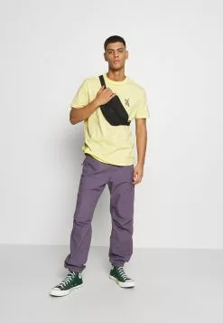 YOURTURN Prix Gelé UNISEX - T-shirt imprimé t shirt Col rond all -Vêtements Boutique b6249a4537ae4f858b362ec3184fb219