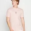 Prix Allégé YOURTURN UNISEX - T-shirt basique - pink t shirt Col rond all 2 Prix Allégé YOURTURN UNISEX - T-shirt basique - pink t shirt Col rond all -Vêtements Boutique bcb66f3a53cd4a1d874c5c4bfb747176