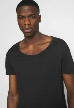 YOURTURN UNISEX - T-shirt basique Prix Discount t shirt Col rond all -Vêtements Boutique c56f9d9926bd454aa79ee669332cbe09