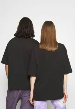 YOURTURN Meilleur Prix Garanti OVERSIZED FIT UNISEX - T-shirt imprimé t shirt Col rond all -Vêtements Boutique c622e6836d514655bfb84bd69dcf53a9