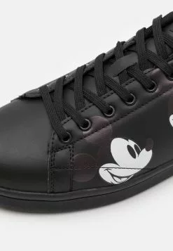 Prix Cassé YOURTURN DISNEY UNISEX - Baskets basses sneaker Rond all -Vêtements Boutique cc82582912c9413db8dc2590ae0f96e0