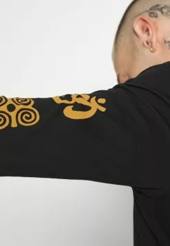 Qualité Fiable YOURTURN UNISEX - T-shirt à manches longues t shirt Col rond all -Vêtements Boutique ceb6052fd8f54e54a0bb178b4a8d0195