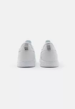 YOURTURN UNISEX - Baskets basses Prix Gelé sneaker Rond all -Vêtements Boutique d454f4fbc98b4c22a50e61a49ce2eb94