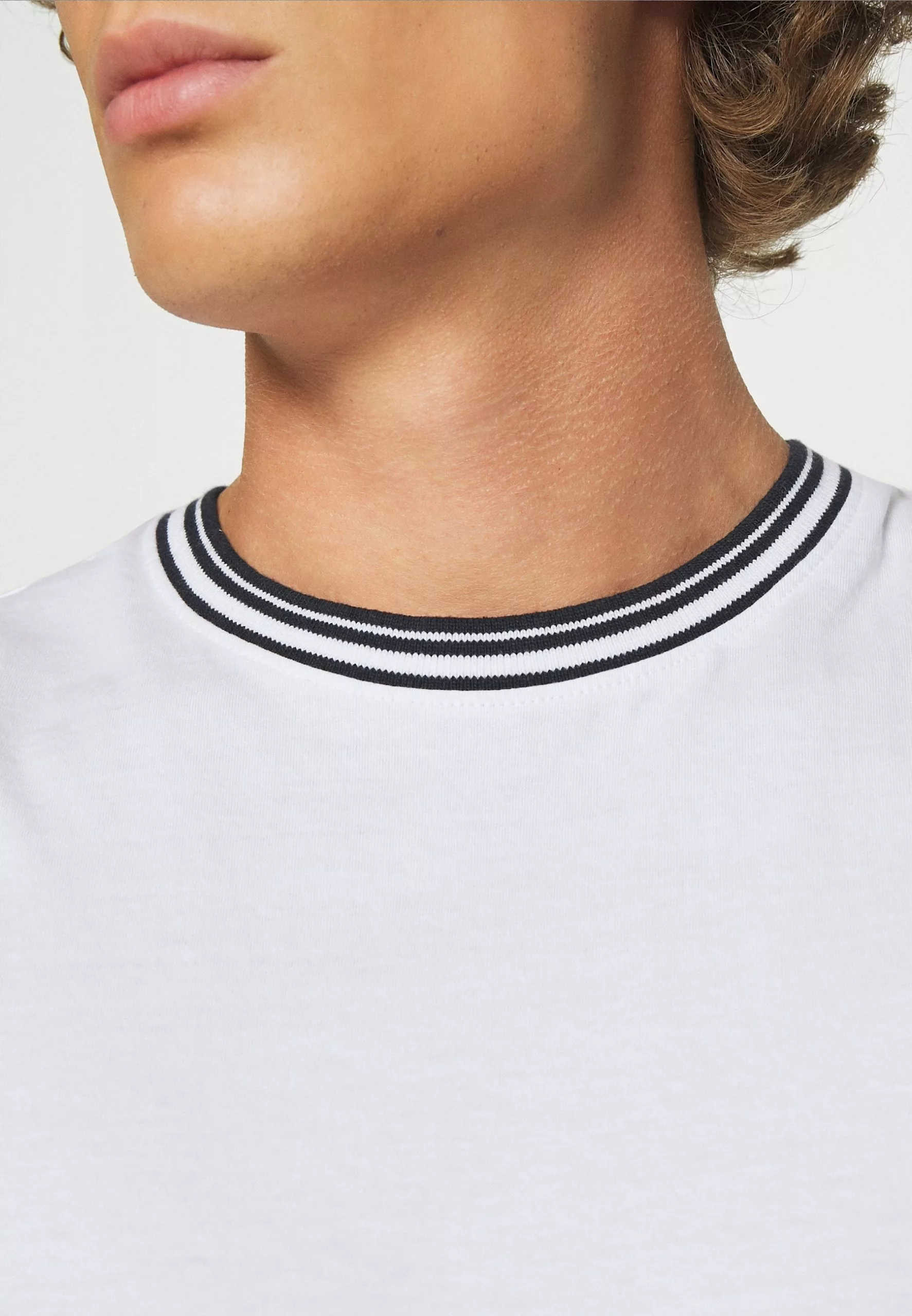 YOURTURN UNISEX - Débardeur Prix Sacrifiés t shirt Col rond all 7 YOURTURN UNISEX - Débardeur Prix Sacrifiés t shirt Col rond all – Image 5