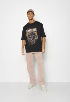 YOURTURN RAMONES TEE UNISEX - T-shirt imprimé Soldes t shirt Col rond all -Vêtements Boutique d6e3de3aac0d4aac8ca4edb4dce18014