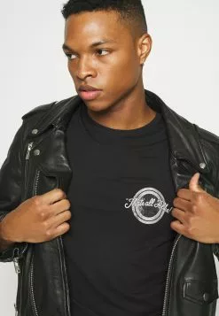 Bas Prix YOURTURN LOONEY TUNES TEE UNISEX - T-shirt imprimé t shirt Col rond all 12 Bas Prix YOURTURN LOONEY TUNES TEE UNISEX - T-shirt imprimé t shirt Col rond all -Vêtements Boutique db39e095a0b644b9bf492192260f85bc