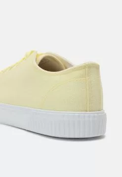 YOURTURN UNISEX - Baskets basses - yellow Prix Préférentiel sneaker Rond all -Vêtements Boutique e2596fd103c94987bfe4ad50ece2fa26