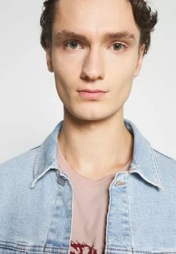 Soldes YOURTURN UNISEX - T-shirt imprimé t shirt Col rond all -Vêtements Boutique e9b8a560f4174ef4ab25736182e66c53