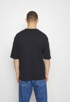 YOURTURN Meilleur Prix Garanti UNISEX ICE CUBE TEE - T-shirt imprimé t shirt Col rond all 10 YOURTURN Meilleur Prix Garanti UNISEX ICE CUBE TEE - T-shirt imprimé t shirt Col rond all -Vêtements Boutique ecb21384ad064b1b94680a8720b298a3