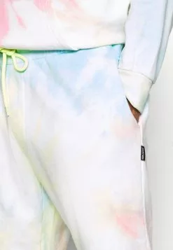 YOURTURN Prix Usine UNISEX SET - Sweat à capuche combination clothing Capuche all -Vêtements Boutique f2f6944d285a4fd1a40d72391190e30a